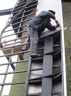 De molenmaker aan het werk.